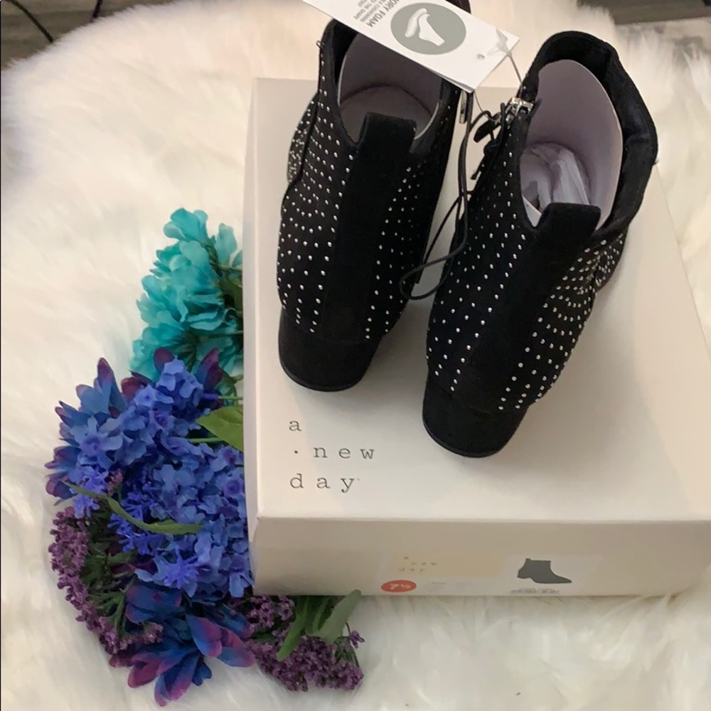 NEW! Studded Valerie Ankle Booties - Picture 5 of 8